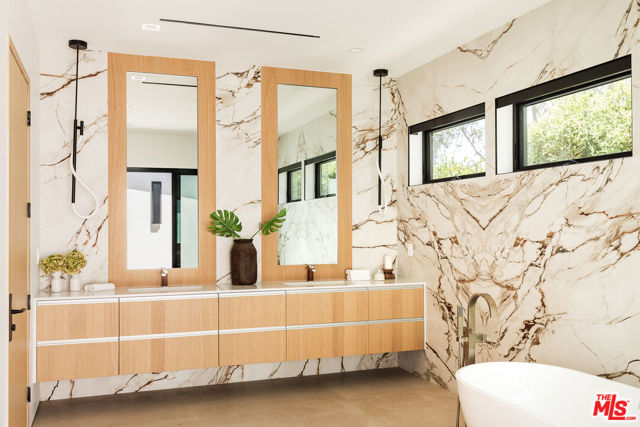 29800 Cuthbert Road, Malibu CA: https://media.crmls.org/mediaz/c75bc81d-7ef4-4e56-959f-eba3d2a80630.jpg