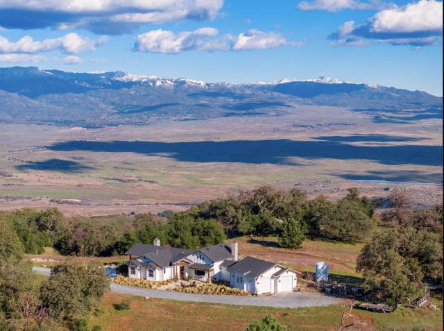 31071 Panorama Trail, Santa Ysabel CA: https://media.crmls.org/mediaz/c75c9593-33d6-4795-b676-3fc1d8427fba.jpg