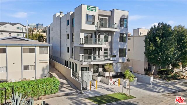 1820 Prosser Avenue, Los Angeles CA: https://media.crmls.org/mediaz/c75ce300-a2f3-4360-b2e4-b1d7a19ca668.jpg