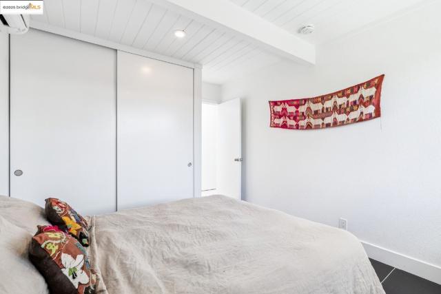4003 Santa Fe CT, Concord CA: https://media.crmls.org/mediaz/c75d9697-bfa4-4ff8-81c9-998ab7019ced.jpg