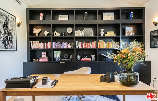 18938 Wells Drive, Tarzana CA: https://media.crmls.org/mediaz/c75e2074-1a46-4c19-9556-9e896d455254.jpg