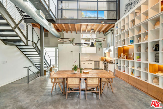 25 Brooks Avenue, Venice CA: https://media.crmls.org/mediaz/c75e2860-7e73-4cca-b1b4-6fcbf005a690.jpg