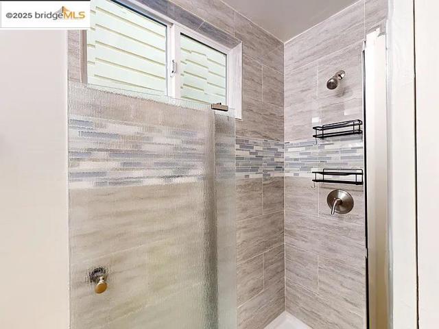 2854 Sacramento St, San Francisco CA: https://media.crmls.org/mediaz/c75eb1c4-3903-435e-91e9-59dbc6fd0fc8.jpg
