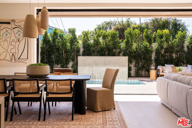 2457 Glyndon Avenue, Venice CA: https://media.crmls.org/mediaz/c75f34a9-526c-445c-baa1-a53e592c9743.jpg