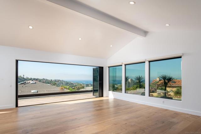 2641 Costebelle Dr, La Jolla CA: https://media.crmls.org/mediaz/c75f4783-8c50-4e9a-aec4-3784645fca42.jpg