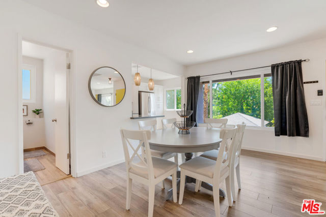 5343 TENDILLA Avenue, Woodland Hills CA: https://media.crmls.org/mediaz/c75f8058-fdd2-4a69-829a-c6ca24eb1691.jpg