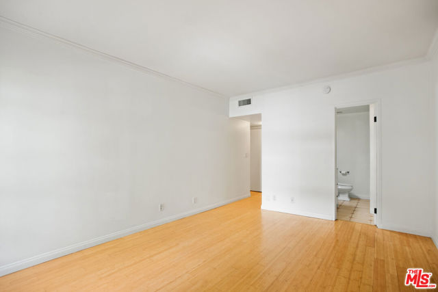 1131 Alta Loma Road, West Hollywood CA: https://media.crmls.org/mediaz/c75f993c-7444-4e3d-9aa1-73ed01b20acb.jpg
