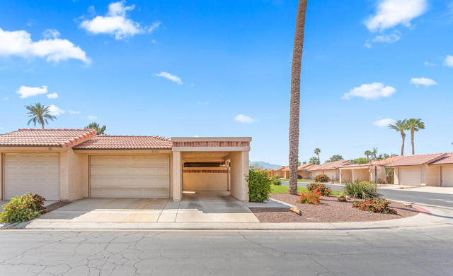 49327 Eisenhower Drive, Indio CA: https://media.crmls.org/mediaz/c75fa27c-c18a-4ec6-8e4e-5840b0ad0ab5.jpg
