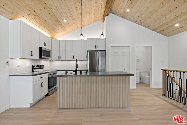 23906 1/2 Darbun Drive, Newhall CA: https://media.crmls.org/mediaz/c75ff982-82cc-4e50-8e43-3af75f022314.jpg