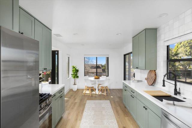 Detail Gallery Image 9 of 38 For 3630 Donna Dr, Carlsbad,  CA 92008 - 3 Beds | 2 Baths