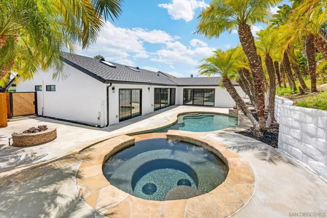 7105 Mimosa Dr, Carlsbad CA: https://media.crmls.org/mediaz/c7605458-ba67-497a-b0d1-fb7a4a56905e.jpg
