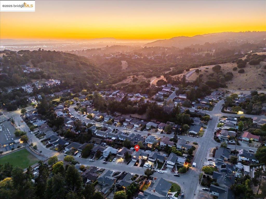 https://media.crmls.org/mediaz/c760a38b-0663-416d-a847-6c02a7878bce.jpg?preset=X-Large
