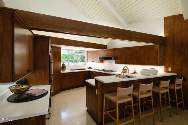 5445 La Crescenta Avenue, La Crescenta CA: https://media.crmls.org/mediaz/c760b3ae-f2c5-4a54-90f6-9ba96aeda7a2.jpg