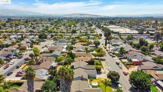 2040 Lanai Ave, San Jose CA: https://media.crmls.org/mediaz/c760bcc9-4ae9-42ef-98ee-77a9c68de135.jpg