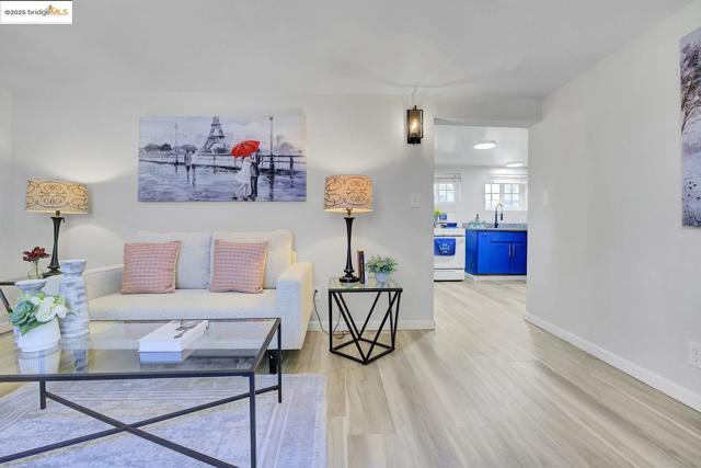 319 S 37Th St, Richmond CA: https://media.crmls.org/mediaz/c7611eb4-5153-46c7-baf0-6c8cc994e720.jpg
