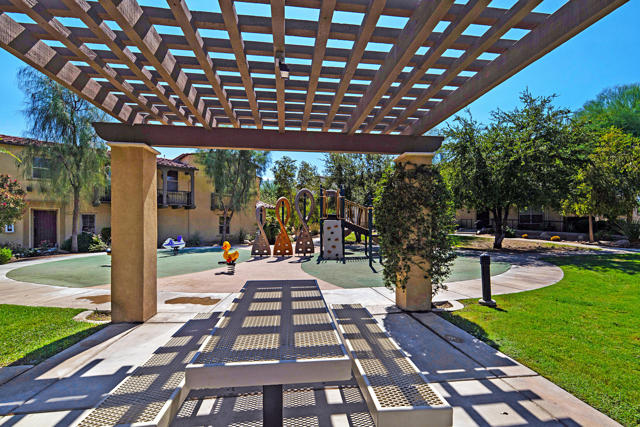 585 Via De La Paz, Palm Desert, CA 92211