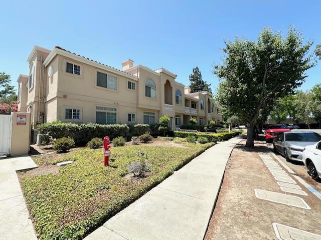 1114 S Winchester Boulevard, San Jose CA: https://media.crmls.org/mediaz/c7617de4-e219-4bc9-bb35-d63860bf5f23.jpg
