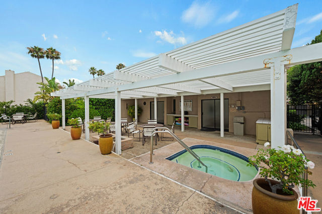 23908 De Ville Way, Malibu CA: https://media.crmls.org/mediaz/c762f4fa-c908-4734-8b06-5c80e3208e7f.jpg