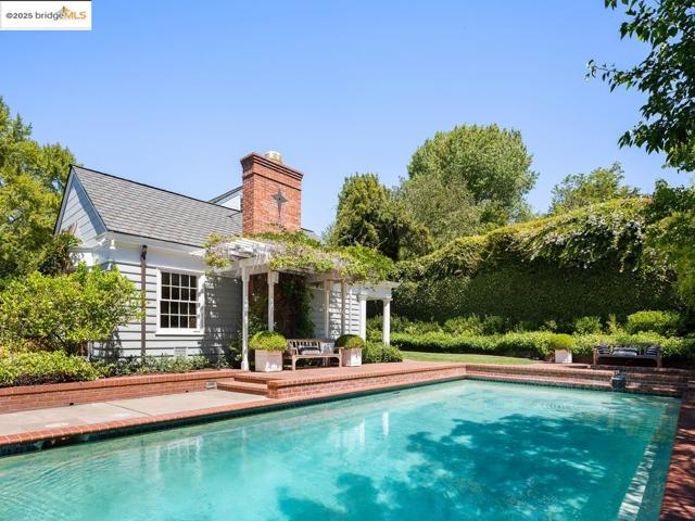 120 Hazel Ln, Piedmont CA: https://media.crmls.org/mediaz/c7633f97-bdc0-4fdb-916e-cf8f8eee9f31.jpg