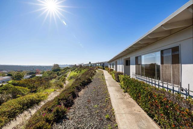 3875 Vista Campana, Oceanside CA: https://media.crmls.org/mediaz/c7635bc6-52d4-48ad-87b2-eea4a665a35c.jpg