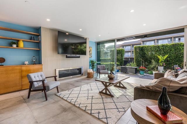 165 Pine Ave, Carlsbad CA: https://media.crmls.org/mediaz/c7636151-20ad-453e-a04f-310c1e7e60df.jpg