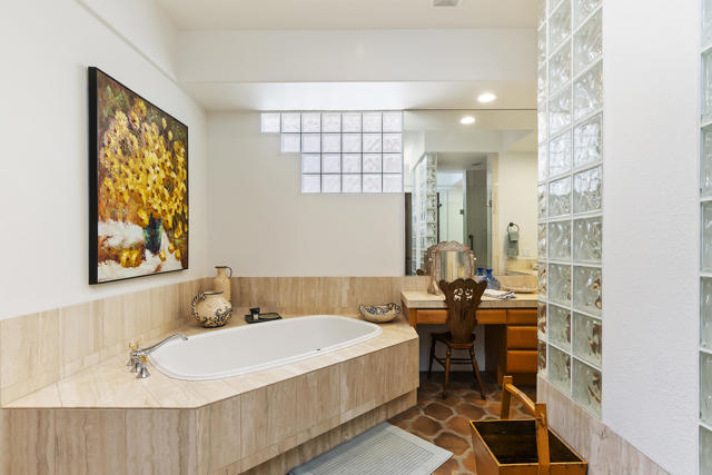 78920 Cabrillo Way Way, La Quinta CA: https://media.crmls.org/mediaz/c763f4bc-ebac-4665-9d55-6ea98efd78fa.jpg