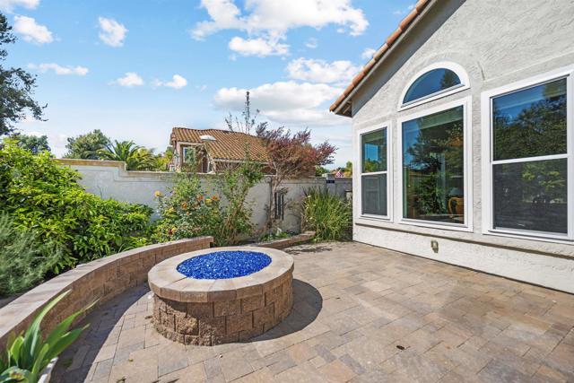 1205 Masterpiece Dr, Oceanside CA: https://media.crmls.org/mediaz/c7641e60-5c2c-4ff7-8af0-b1cfe0f9a78c.jpg