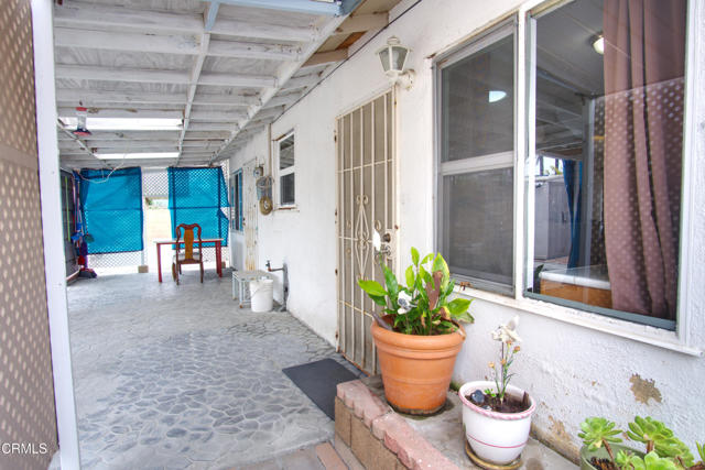 4127 S C Street, Oxnard CA: https://media.crmls.org/mediaz/c764a635-4857-45b1-8c9d-aab3aa6a6880.jpg
