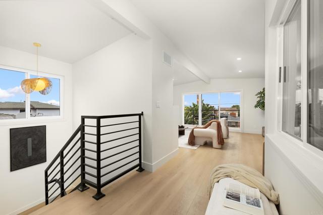 Detail Gallery Image 4 of 34 For 1209 Stanford Ave, Redondo Beach,  CA 90278 - 3 Beds | 2/1 Baths