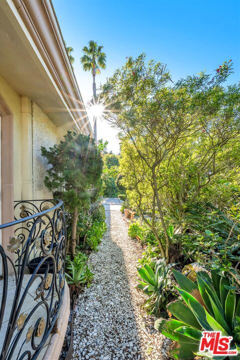 Drew Fenton | 10810 Via Verona Street Los Angeles CA | MLS: 7631190 Drew Fenton | 10810 Via Verona Street Los Angeles CA | MLS: 7631190