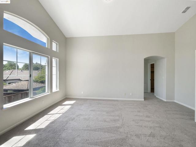 5214 Pavilion Ct, Fairfield CA: https://media.crmls.org/mediaz/c764d385-ee15-4fc7-a83d-0d6b5b1305a5.jpg