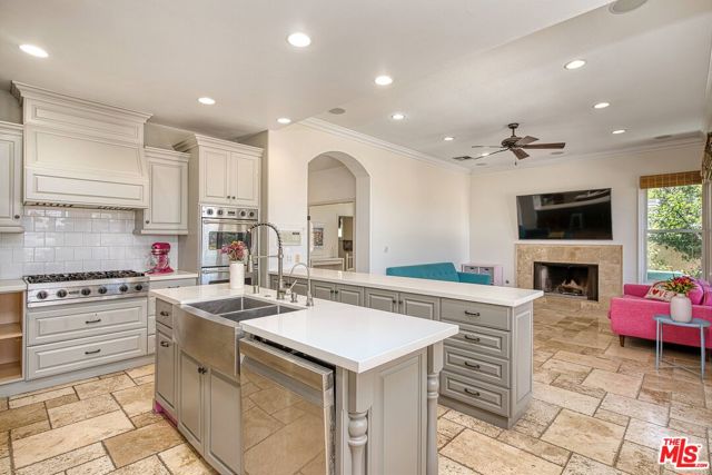 3458 Malaga Court, Calabasas CA: https://media.crmls.org/mediaz/c764dda2-3ef5-477e-8860-9b7609663455.jpg