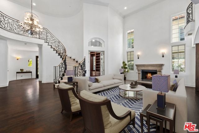16718 Via Pacifica, Pacific Palisades CA: https://media.crmls.org/mediaz/c7650eff-8d53-4511-9a46-80e19af8b8cf.jpg