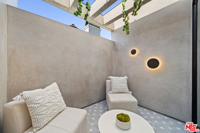 6660 Maryland Drive, Los Angeles CA: https://media.crmls.org/mediaz/c76548ed-f03b-43a5-8104-f6cf03470bdf.jpg