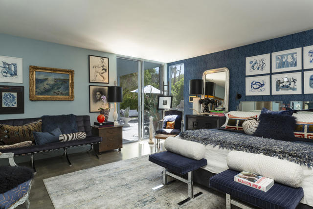 1055 E Granvia Valmonte, Palm Springs CA: https://media.crmls.org/mediaz/c7659b83-92fc-417f-8957-0928a17ac9ec.jpg