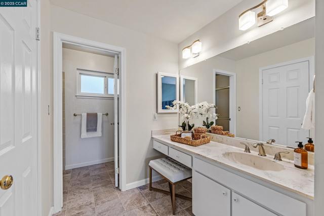 222 Scotts Mill Ct, Danville CA: https://media.crmls.org/mediaz/c7664587-748d-4c8e-9db4-455d0636ab52.jpg