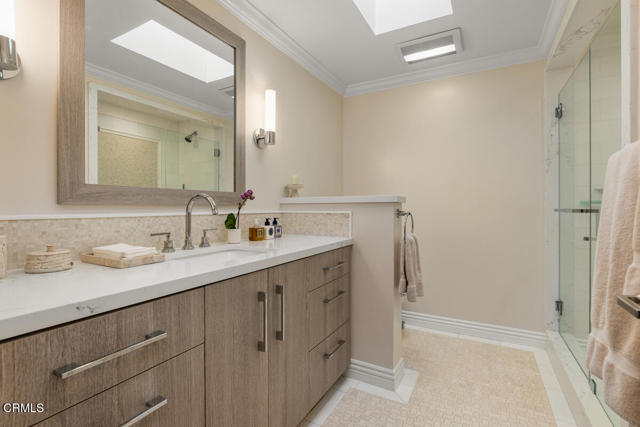 5109 Redwillow Lane, La Canada Flintridge CA: https://media.crmls.org/mediaz/c766ca56-26f1-40b3-9827-c08e965f973d.jpg
