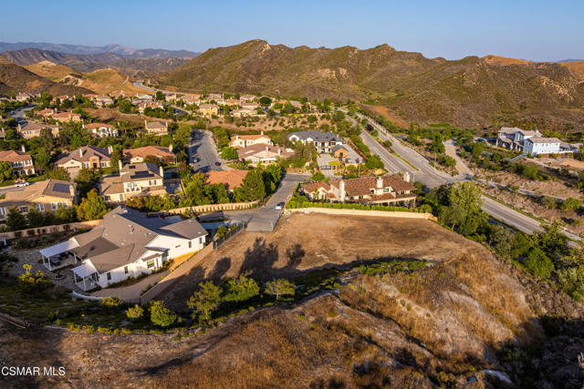 4221 Goldstone Lane, Simi Valley CA: https://media.crmls.org/mediaz/c767bf24-f025-4294-9b28-f4b3f7752fb4.jpg