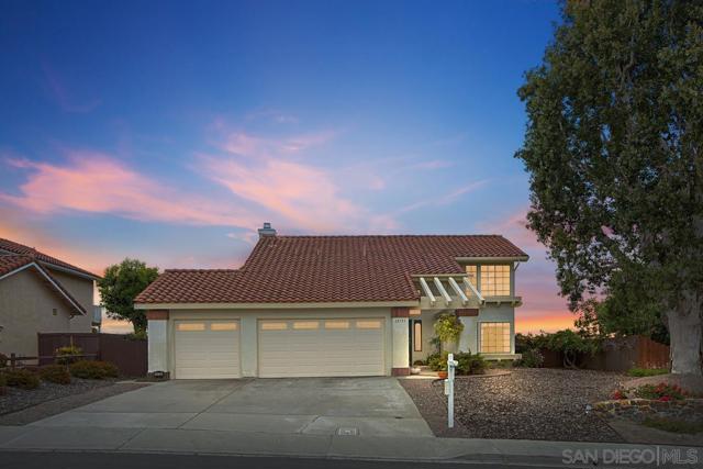 10751 Oakbend Dr, San Diego CA: https://media.crmls.org/mediaz/c767fa88-a4b8-4454-8655-4a00fe809de9.jpg