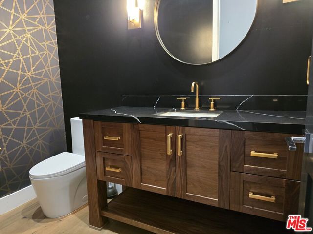 18026 Valley Vista Boulevard, Encino CA: https://media.crmls.org/mediaz/c7681ae6-4bdb-4522-9833-652bf0f339fa.jpg