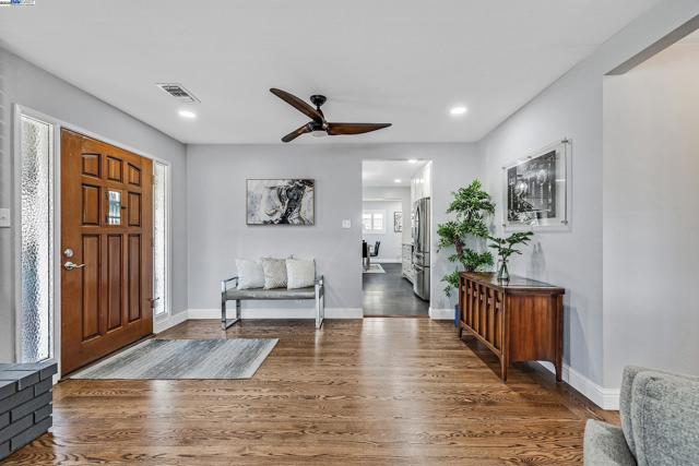 Image 22 of 38 For 36304 Magellan Dr