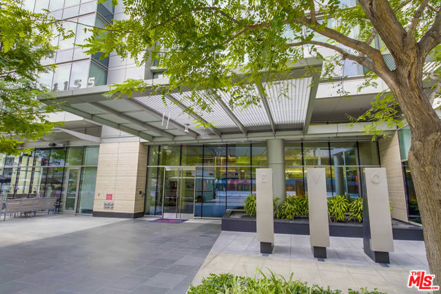 1155 S Grand Avenue, Los Angeles CA: https://media.crmls.org/mediaz/c76974ef-b775-4d5b-b596-da22fa981730.jpg
