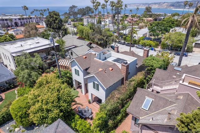 7824 Exchange Pl, La Jolla CA: https://media.crmls.org/mediaz/c76a0a76-0923-4bbb-8d5b-71f12499b548.jpg