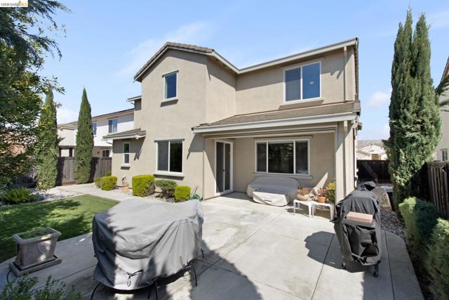 2469 Talaria Dr, Oakley CA: https://media.crmls.org/mediaz/c76a10f8-0dda-48f1-8492-9e9b2d49a3bf.jpg