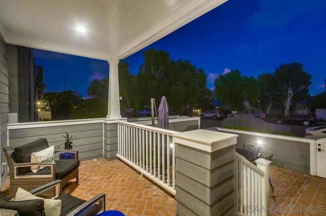 240 B Avenue, Coronado CA: https://media.crmls.org/mediaz/c76a29dd-6ee8-4614-9336-225b017266bf.jpg