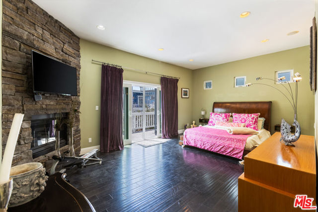 219 2nd Street, Hermosa Beach CA: https://media.crmls.org/mediaz/c76a8c21-6db1-48bf-aa0e-38b3ddfc0e2a.jpg