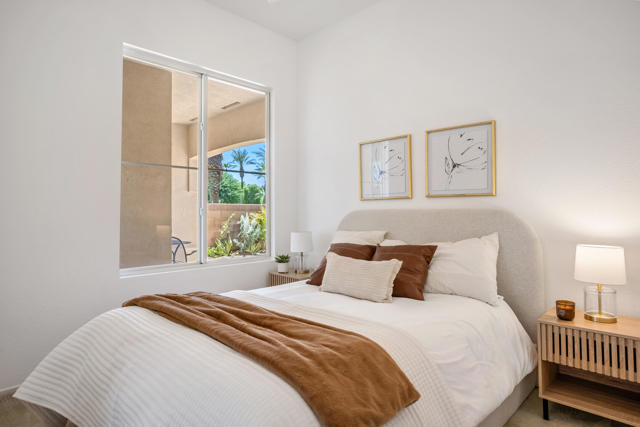 44010 Royal Troon Drive Drive, Indio CA: https://media.crmls.org/mediaz/c76a8c2b-89b2-4168-a7f2-cb2a8d3168fc.jpg