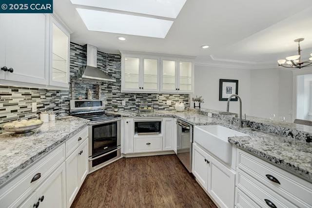 1232 Skycrest Dr, Walnut Creek CA: https://media.crmls.org/mediaz/c76a925f-8c20-4824-b761-3b32ca96c103.jpg