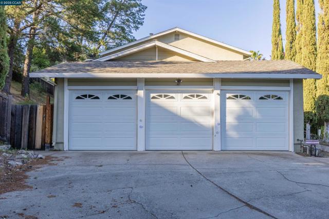 320 Miranda Ln, Alamo CA: https://media.crmls.org/mediaz/c76a9c60-ae54-4e76-9d61-05f547b2cafd.jpg