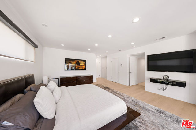 3144 Corda Drive, Los Angeles CA: https://media.crmls.org/mediaz/c76ba77e-0a14-4cbe-bad8-00cb750a86a8.jpg